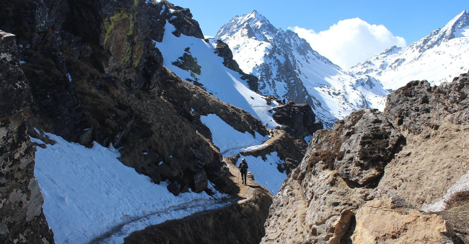 Find your pace in the high Himalayas - Middle Hill Treks & Travel Tours